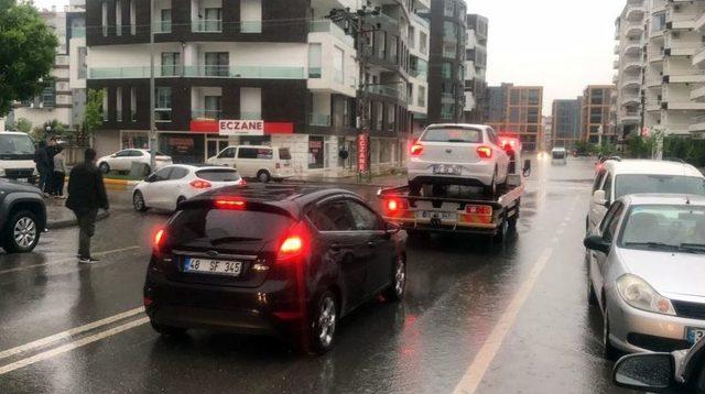 Batman’da Otomobiller Yağmur Suyunda Mahsur Kaldı