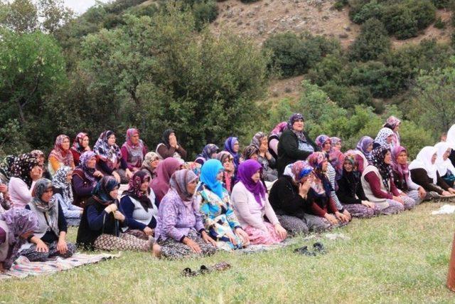 Sarıgöl’de Çiftçiler Yağmur Duasına Çıktı