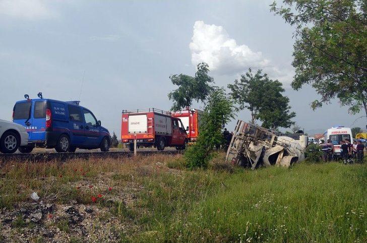Devrilen Beton Mikserinin Sürücüsü Hayatını Kaybetti G3