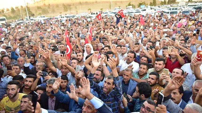 Tedaviden D&ouml;nen Eski Başkanı Binlerce Kişi Karşıladı