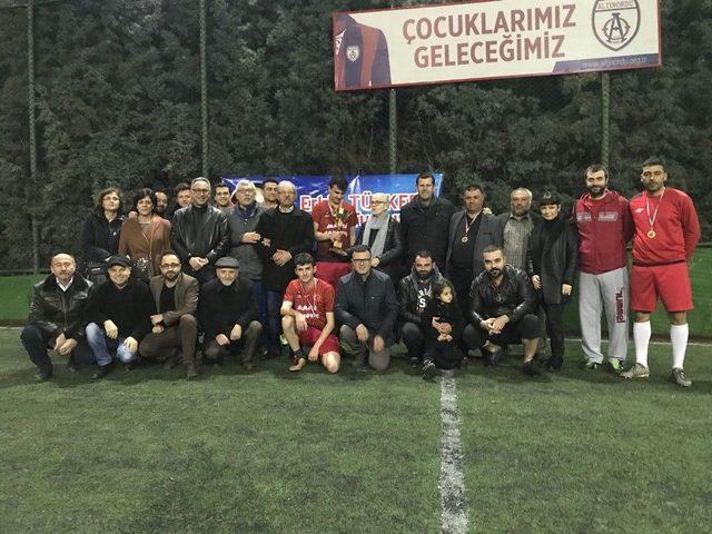 Chp’li Gençlerden Eski İlçe Başkanları Anısına Futbol Turnuvası