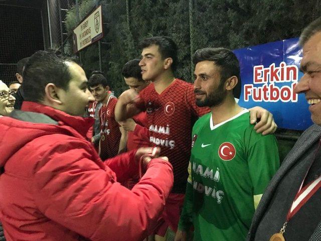 Chp’li Gençlerden Eski İlçe Başkanları Anısına Futbol Turnuvası