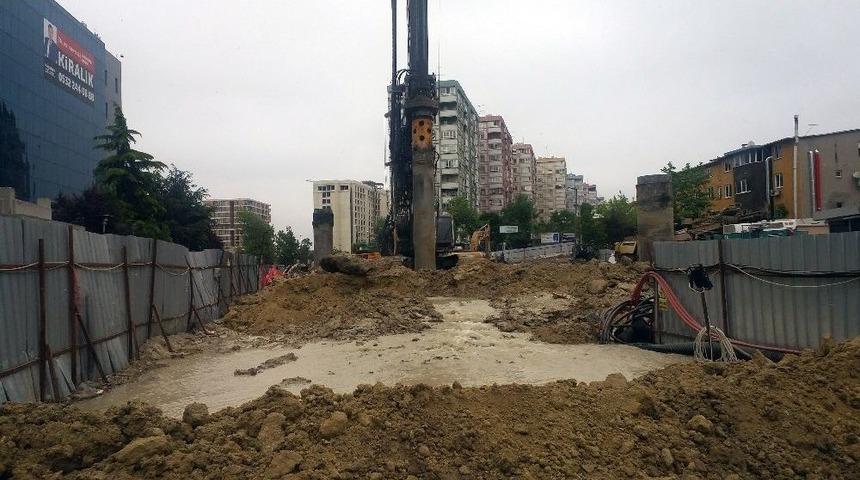 Metro &Ccedil;alışması Sırasında Su Borusu Patladı