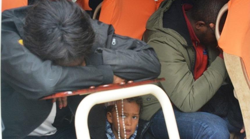 &Ccedil;anakkale&rsquo;de 48 Ka&ccedil;ak Yakalandı