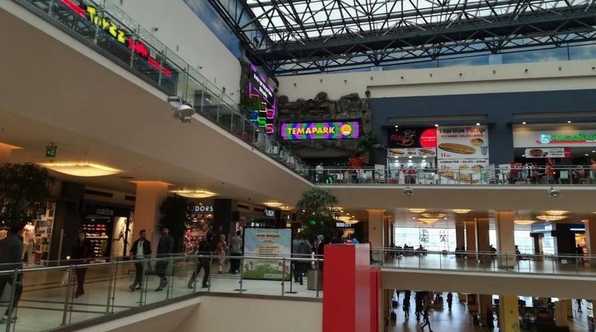 Lunaparkta Trene Sıkışan &Ccedil;ocuğun Ayağı Koptu