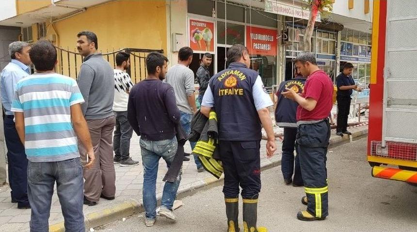 Binanın Bacasında Yangın &Ccedil;ıktı