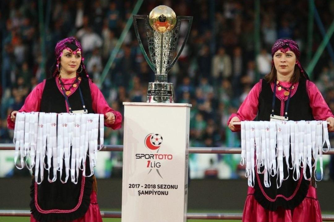 Spor Toto 1. Lig 2017-2018 Şampiyonu &Ccedil;aykur Rizespor Sahasında Şampiyonluğu Kutladı