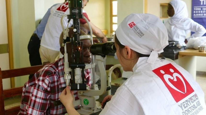 Turkcell &Ccedil;alışanları Doğum G&uuml;n&uuml;nde Afrika&rsquo;daki Bir &Ccedil;ift G&ouml;z&uuml; Sağlığına Kavuşturuyor