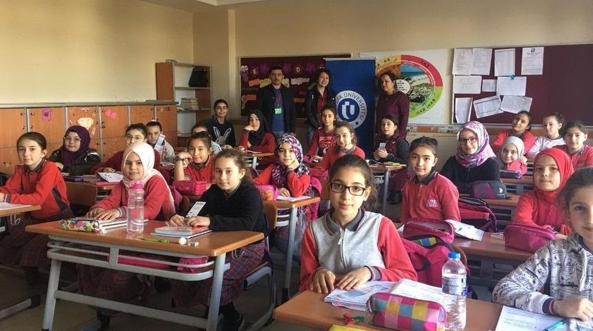 Uşak &Uuml;niversitesi &Ouml;ğrencileri &Ccedil;ocuklarda Takım Ruhu Oluşturdular