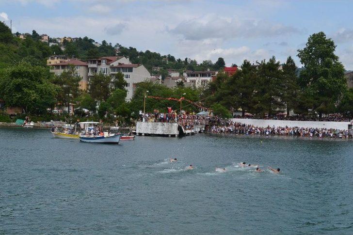 Yağlı Direkten Bayrak Alma Yarışı G3