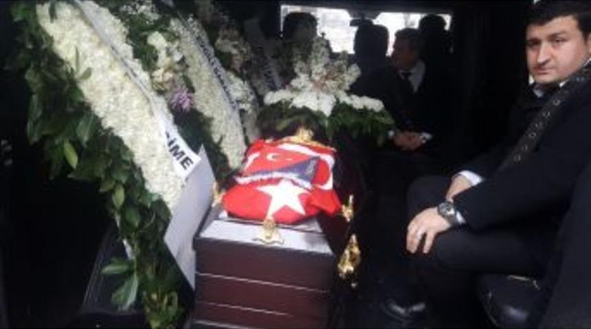 &Uuml;nl&uuml; Dermatolog Prof. Dr. Agop Kotoğyan Son Yolculuğuna Uğurlandı