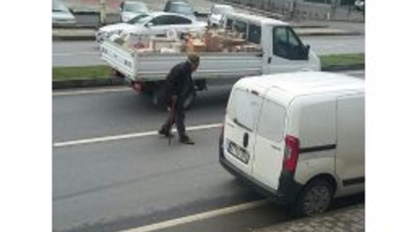 Halk Otob&uuml;s&uuml;n&uuml;n &Ccedil;arptığı Yaşlı Adam Hayatını Kaybetti