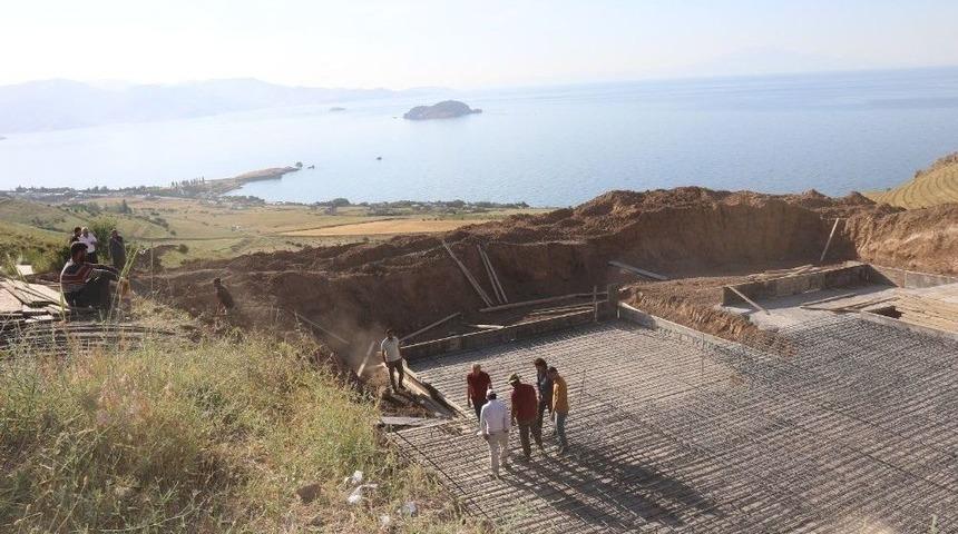 Akdamar Adası&rsquo;na Tatlı Su G&ouml;t&uuml;rme &Ccedil;alışması