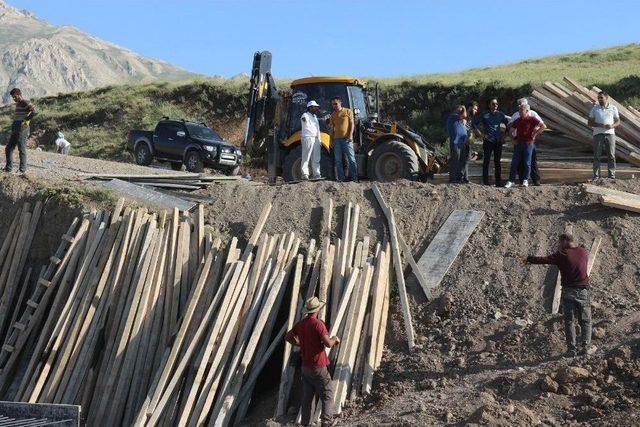 Akdamar Adası’na Tatlı Su Götürme Çalışması