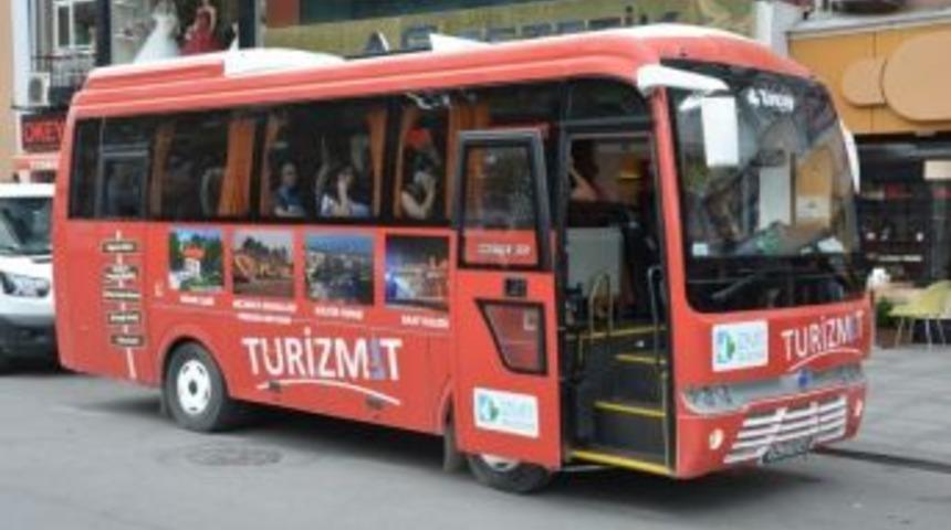 Kırmızı Otob&uuml;s İzmit&rsquo;i Tanıtıyor