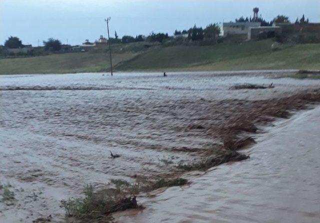 Şanlıurfa’da Sele Kapılan 13 Yaşındaki Kız Kayboldu