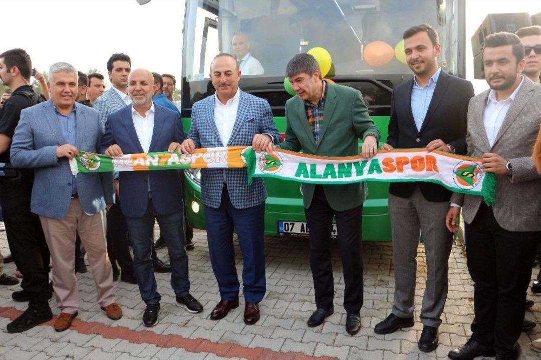 Alanyaspor&rsquo;a Otob&uuml;s Hediye Edildi