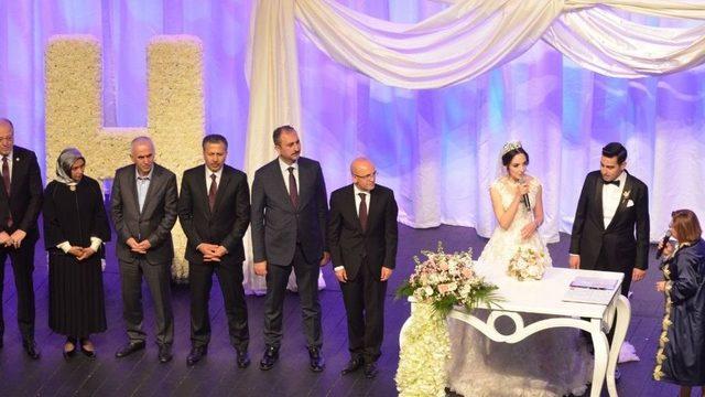 Başbakan Yardımcısı Şimşek Ve Adalet Bakanı Gül Nişan Törenine Katıldı