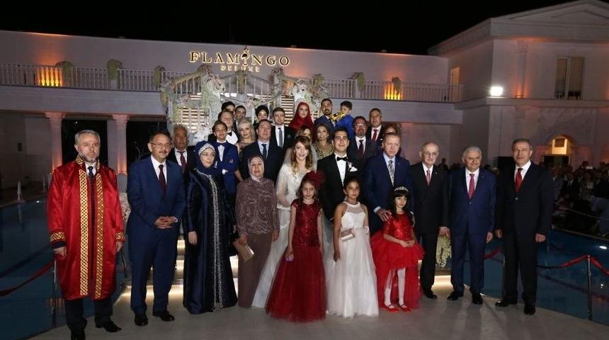 Cumhurbaşkanı Erdoğan, Bakan &Ouml;zhaseki&rsquo;nin Kızının Nikah Şahidi Oldu