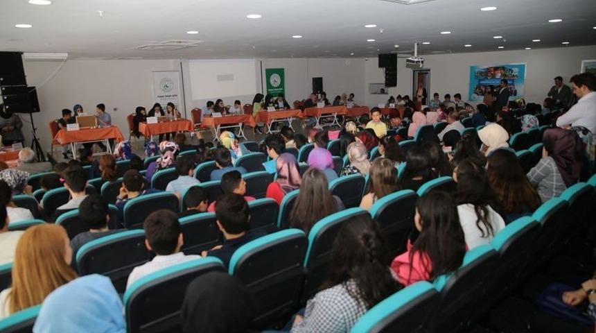 Gaziosmanpaşa Belediyesi Bilgi Evlerindeki Başarıyı Yarışmalarla Teşvik Ediyor