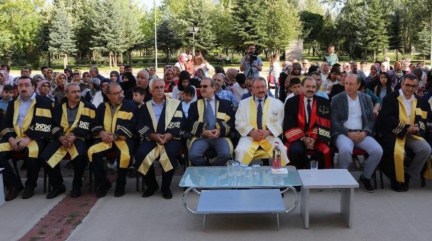 Er&uuml; Fen Fak&uuml;ltesinden 71 &Ouml;ğrenci Mezun Oldu