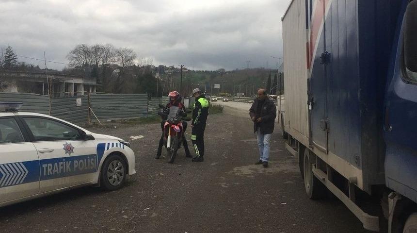 Sakarya&rsquo;da Kamyon Ve Kamyonetler Denetllendi