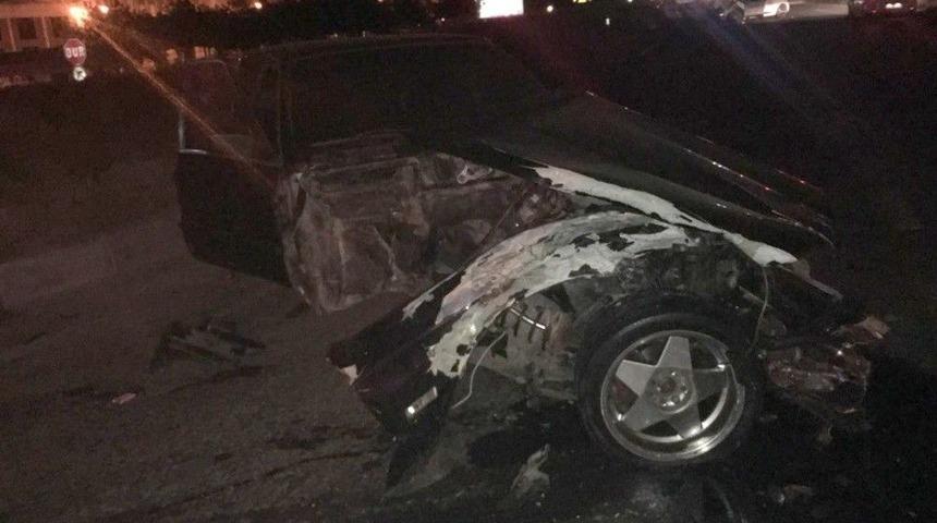 İki Otomobil &Ccedil;arpıştı 6 Yaralı