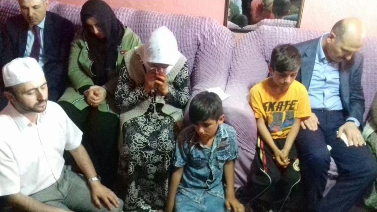 Bakan Soylu&rsquo;dan, İnfaz Edilen Bakkalın Ailesine Taziye Ziyareti