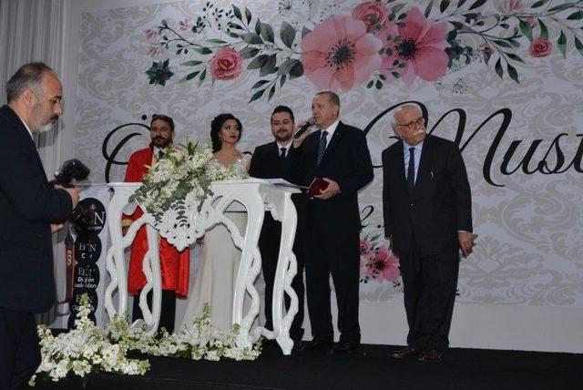 Cumhurbaşkanı Erdoğan, Nikah Şahidi Oldu 1