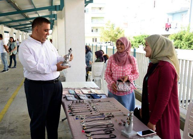 Tarsus’ta Hanımeli Pazarı Açıldı