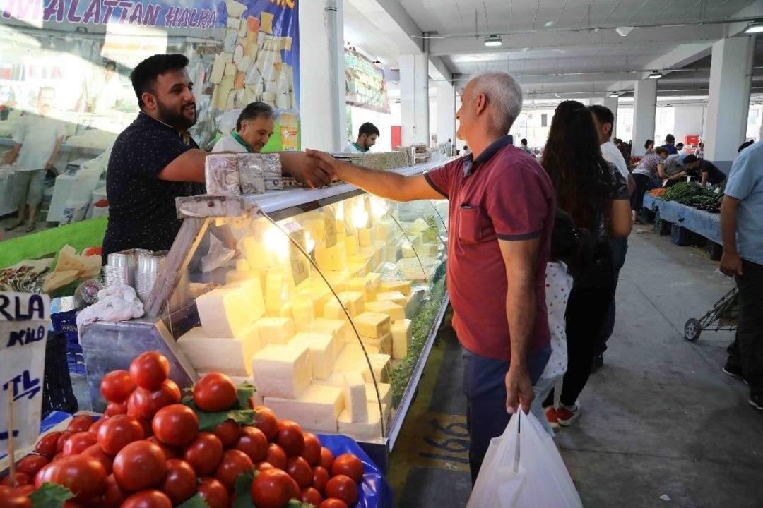 &Ccedil;ay Mahallesine Dev Pazar Yeri