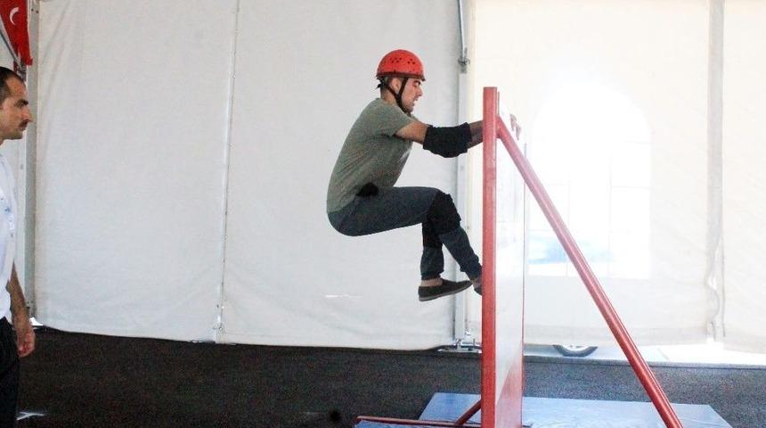 Y&uuml;zlerce Aday İtfaiye Eri Olabilmek İ&ccedil;in Ter D&ouml;kt&uuml;