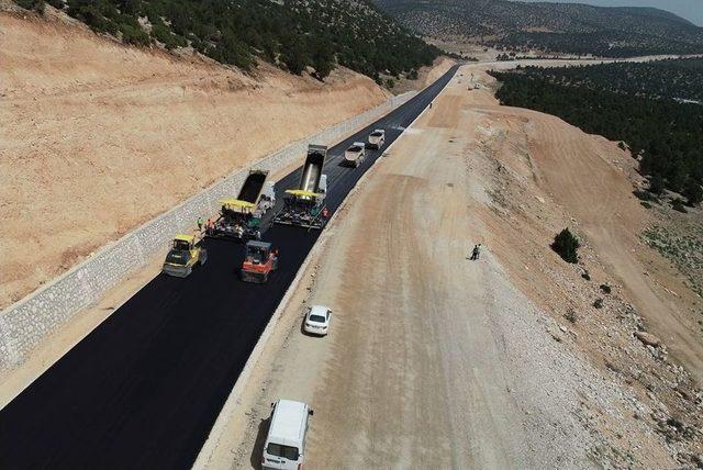 Korkuteli - Elmalı Duble Yolunda Sıcak Asfalt Çalışmaları Başladı