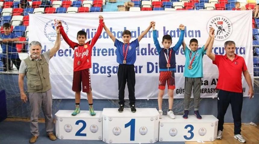 Yunusemreli G&uuml;reş&ccedil;iler Zonguldak&rsquo;tan Şampiyonlukla D&ouml;nd&uuml;