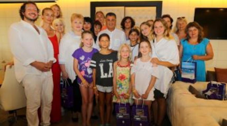 Başkan S&ouml;zen, Rus Sanat&ccedil;ıları Ağırladı