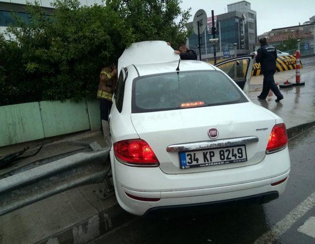 Pendik’te Yağışlı Hava Kazaya Neden Oldu: 1 Yaralı