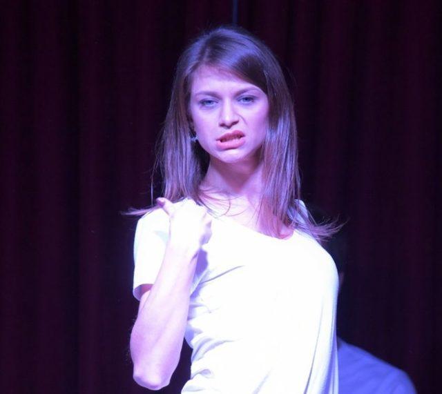 Alternatif Sahne Oktav İle Kahkahaya Boğuldu 2