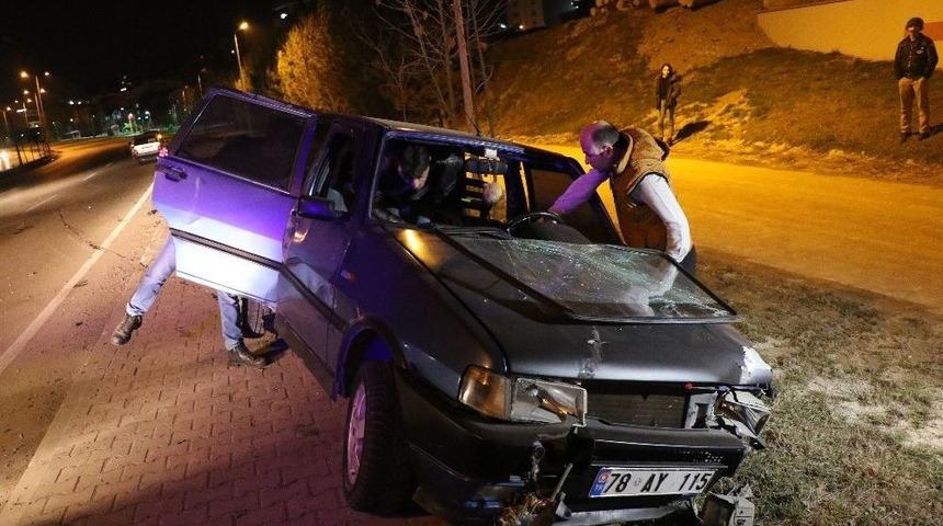 Kaza Yapınca Aracını Bırakıp Ka&ccedil;tı