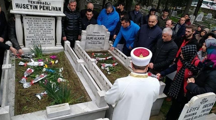 Efsane G&uuml;reş&ccedil;i H&uuml;seyin Pehlivan Mezarı Başında Anıldı
