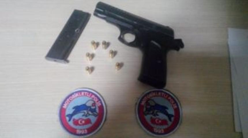 Kocaeli&rsquo;de Farklı Su&ccedil;larda Aranan İki Şahısı Polis Ekiplerinin Dikkati Ele Verdi