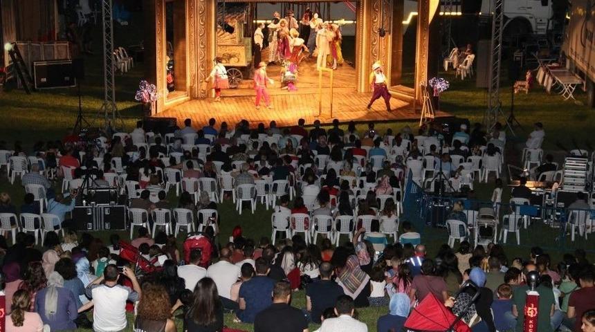 &ldquo;asalet Kumkuması&rdquo; İzleyenleri Kahkahaya Boğdu