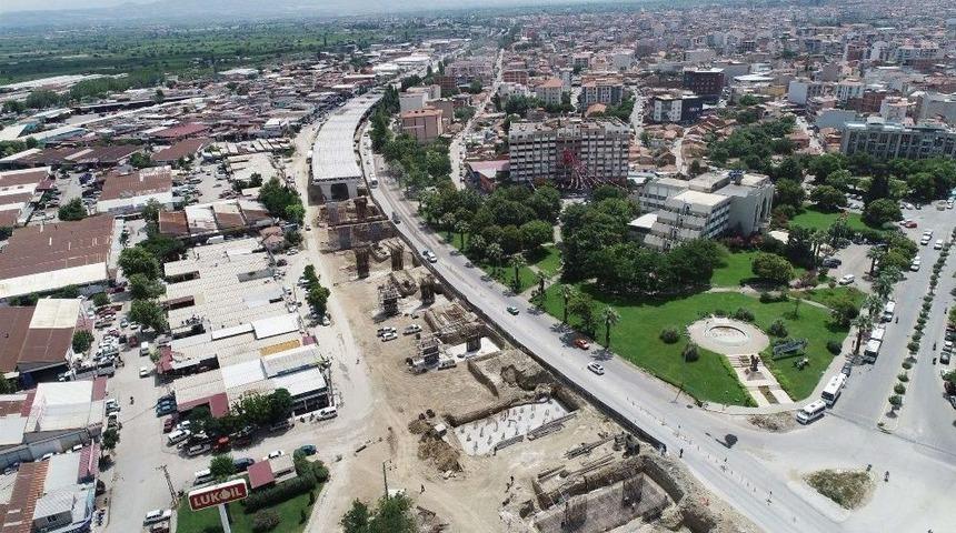 Salihli&rsquo;nin K&ouml;pr&uuml;l&uuml; Kavşağı Y&uuml;kseliyor