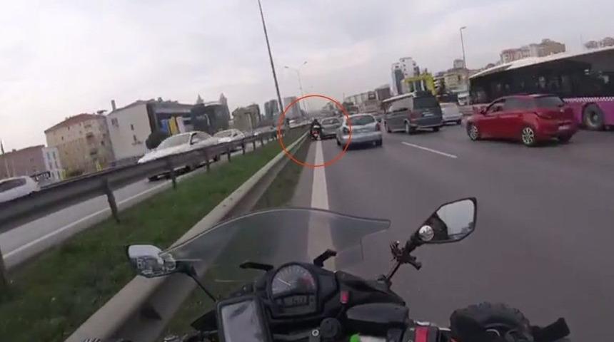 (&ouml;zel Haber) Otomobilin Sıkıştırdığı Motosikletli B&ouml;yle Kaza Yaptı