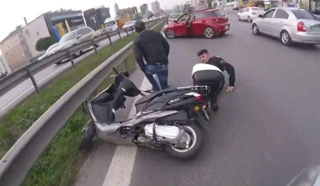 (&ouml;zel Haber) Otomobilin Sıkıştırdığı Motosikletli B&ouml;yle Kaza Yaptı 2