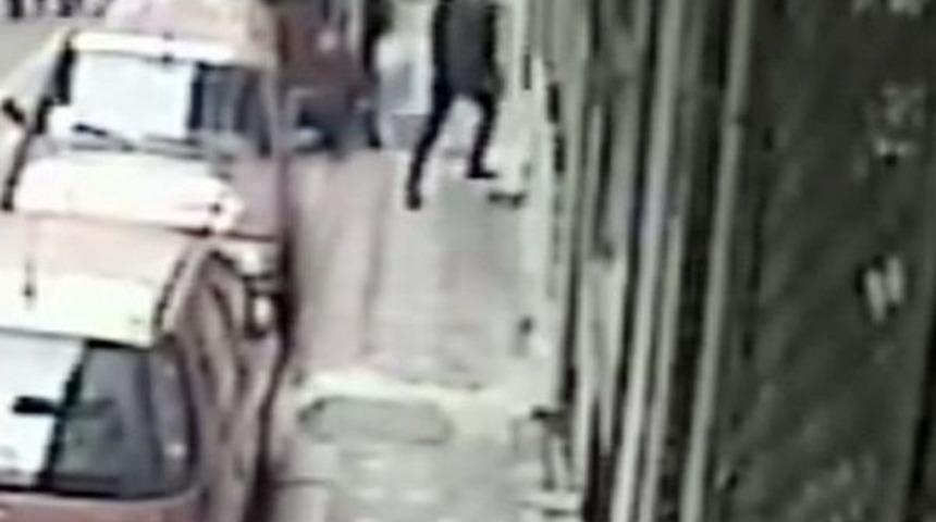 (&ouml;zel Haber) Adım Adım Takip Ettiği Kıza Apartmanda Saldırdı