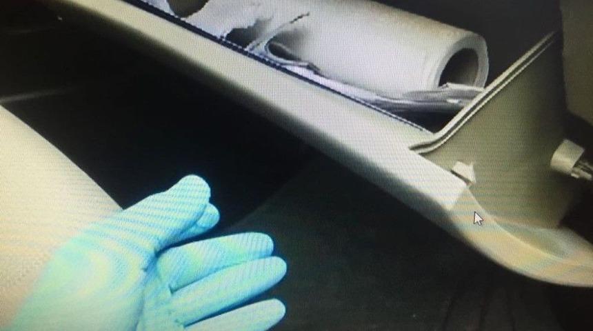 Zulada İki Tabanca, S&uuml;r&uuml;c&uuml;n&uuml;n &Uuml;zerinde İse &Ccedil;elik Yelek &Ccedil;ıktı