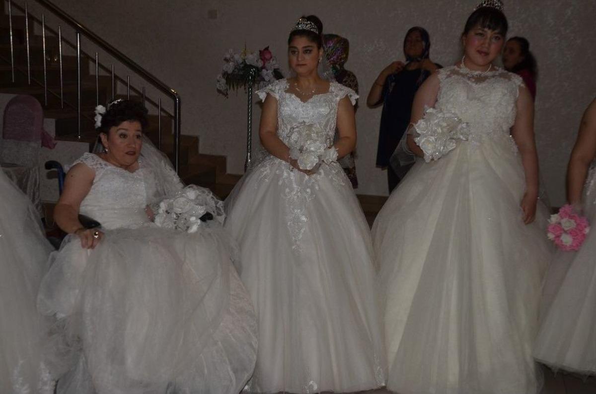 Engelli Gen&ccedil; Kızlar Beyaz Hayallerine Kavuştu