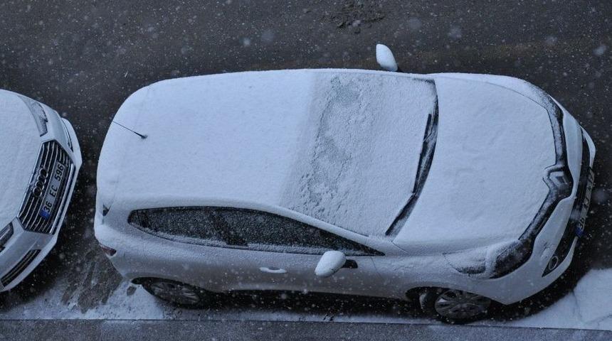 Kars&rsquo;ta Bahar Havası Yerini Kar Yağışına Bıraktı