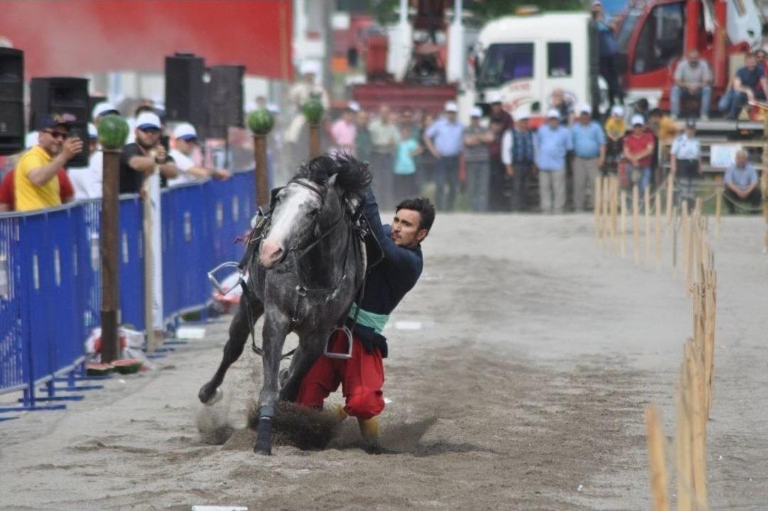 Atlı Ok&ccedil;uların G&ouml;sterileri Nefesleri Kesti