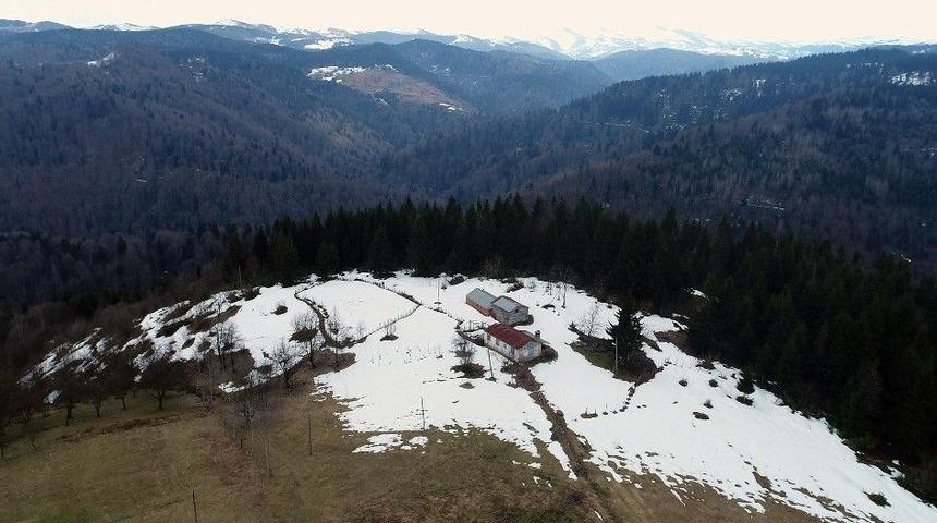 Kısrakalan Obası Adeta B&uuml;y&uuml;l&uuml;yor